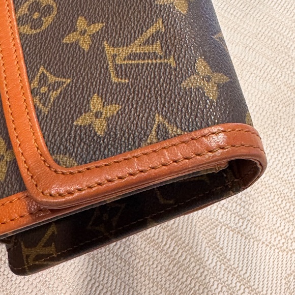 Louis Vuitton Monogram Pochette Dame - Picture 8 of 15